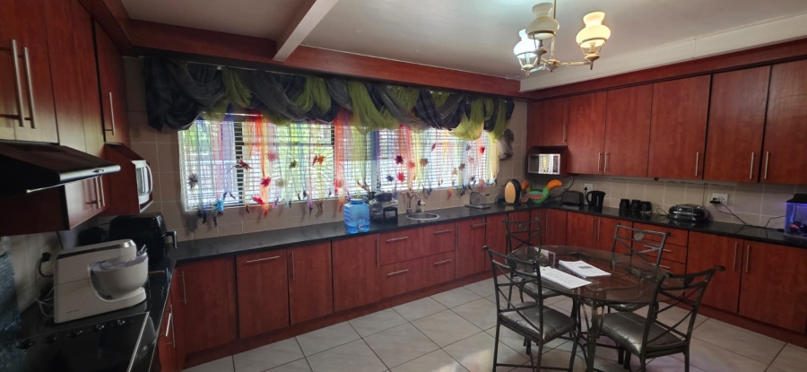 6 Bedroom Property for Sale in Wilkeville North West